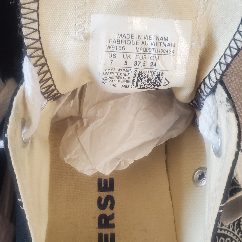Converse Sneaker - Picture 6 of 8